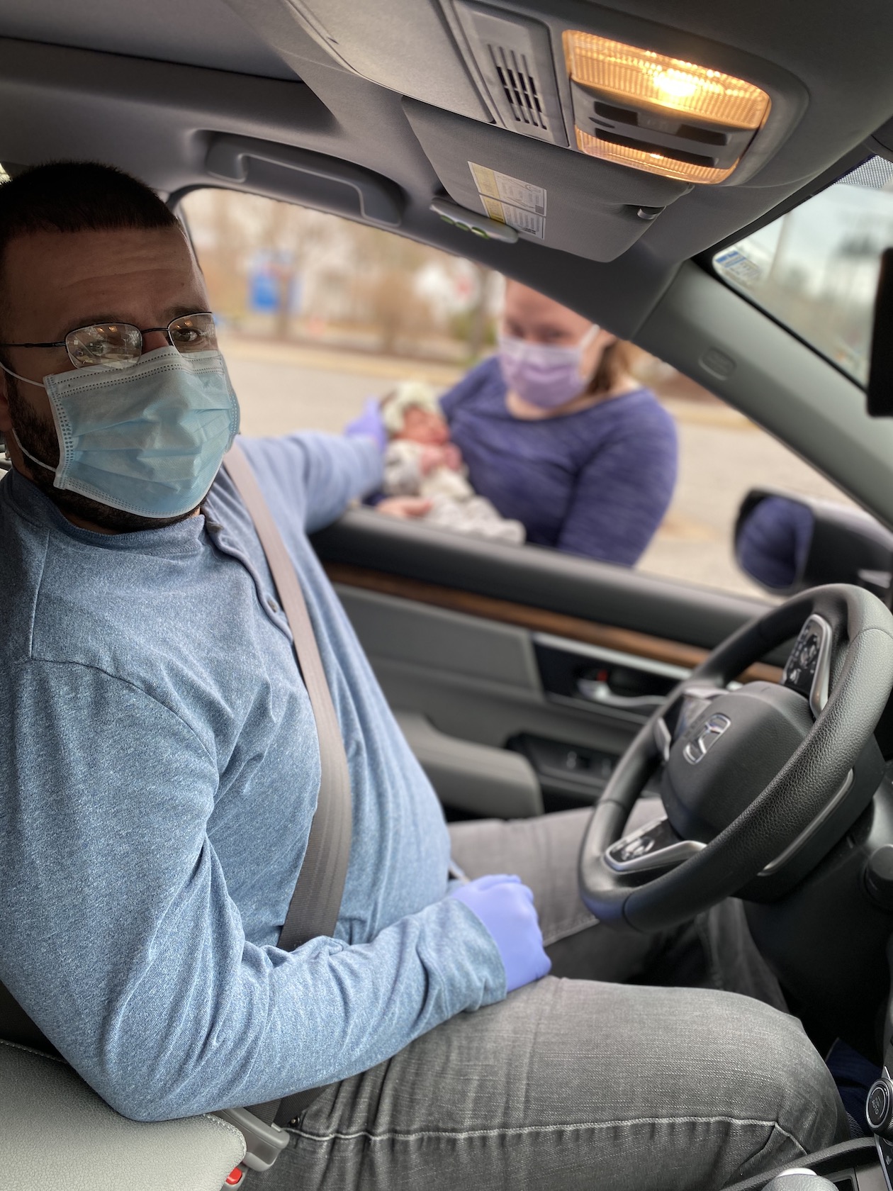 Giving Birth with Doula Support when your Husband has Covid-19