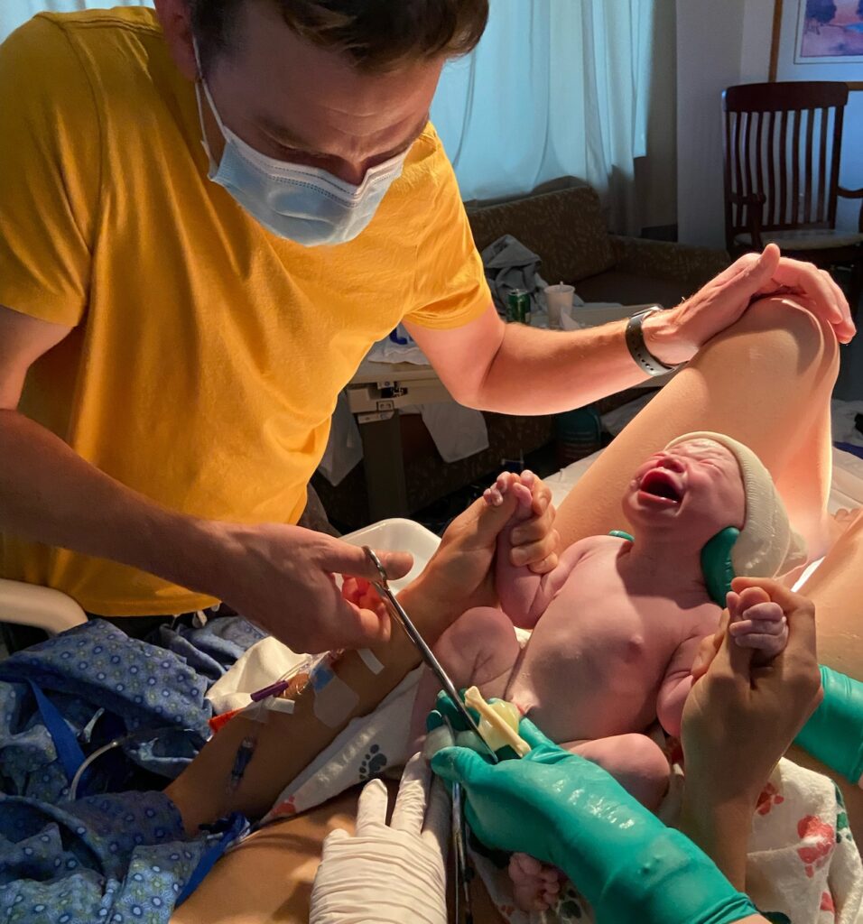 dad cutting umbilical cord